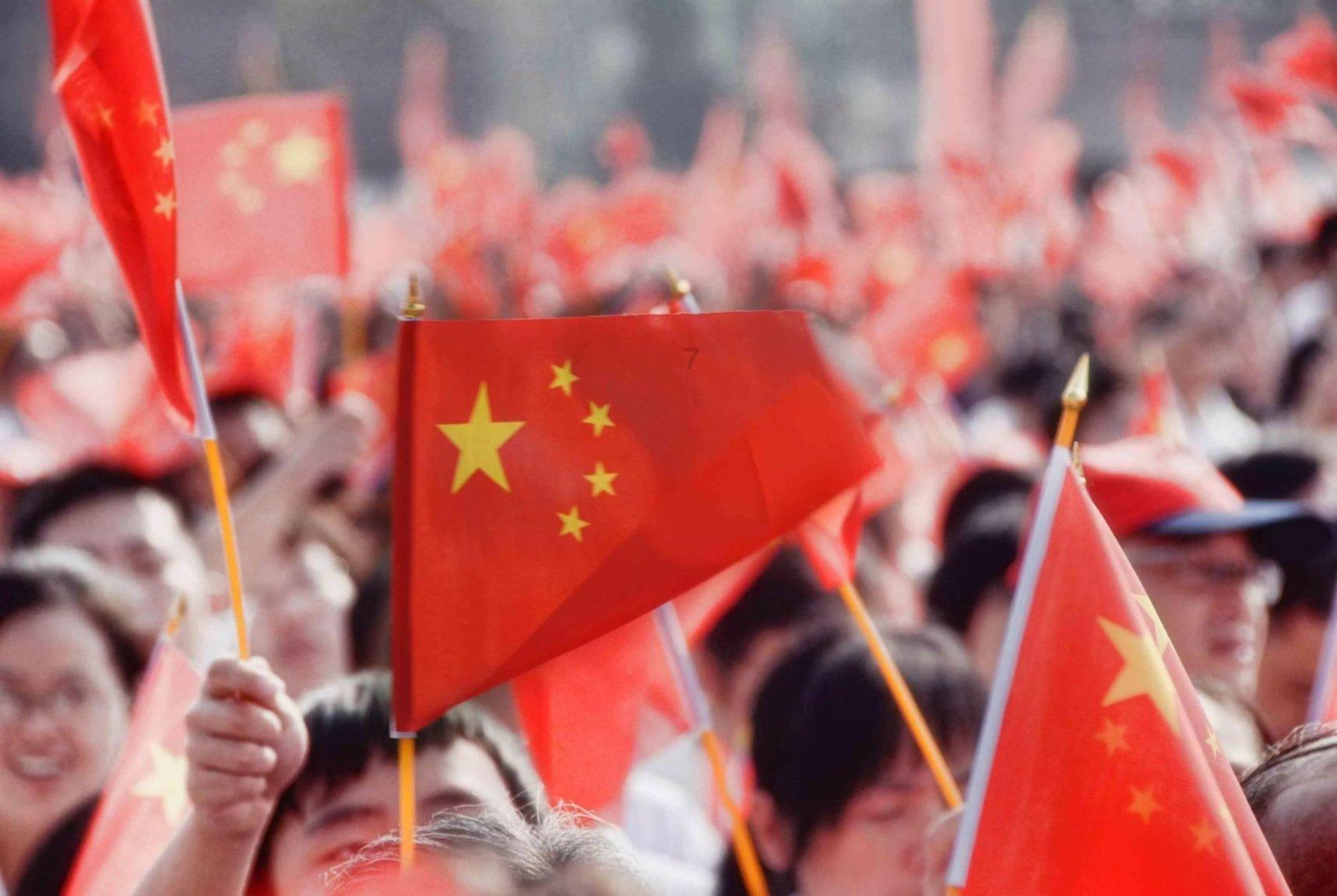 “搭建运营黎锦设计师及设计服务平台”项目向企业授权生产签约仪式在海口举行